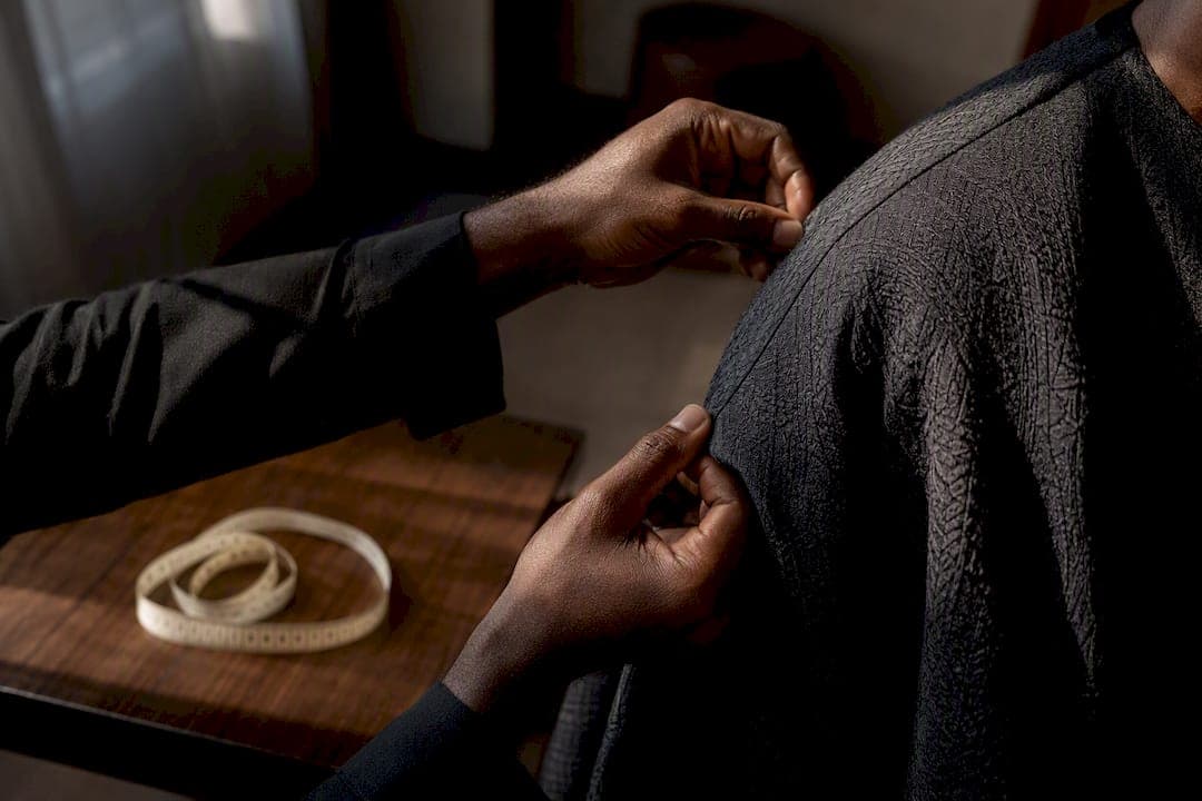 Nail the Shoulder Seam: How to Wear an Agbada for U.S. First Timers