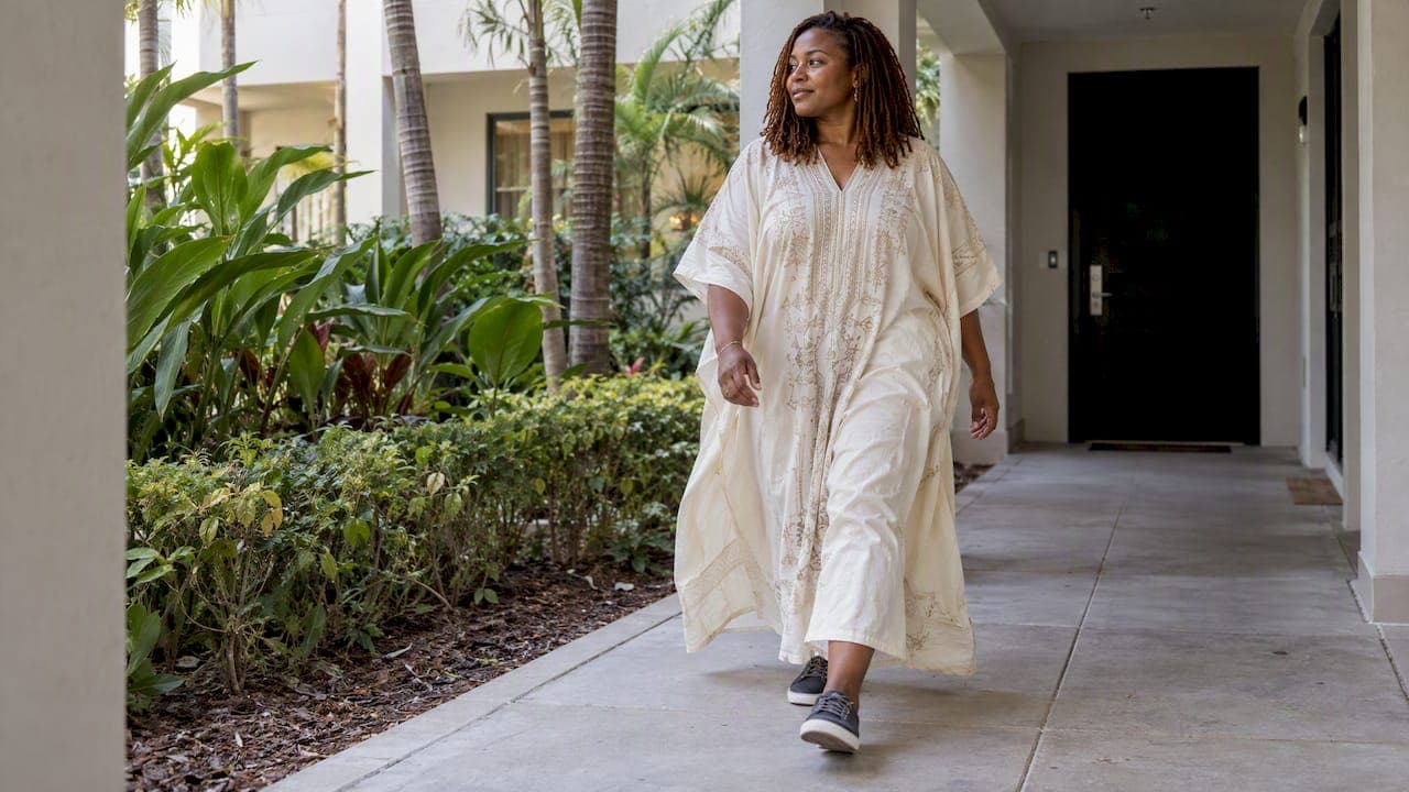Sneakers with Kaftan: How to Style Them for Every Occasion